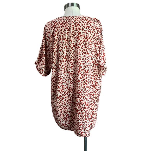 Wonderly Studio Women's White and Red Animal Print Short Sleeve Top Sz 2X - Picture 2 of 7